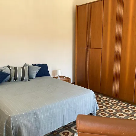 In Piazza Марчиана-Марина